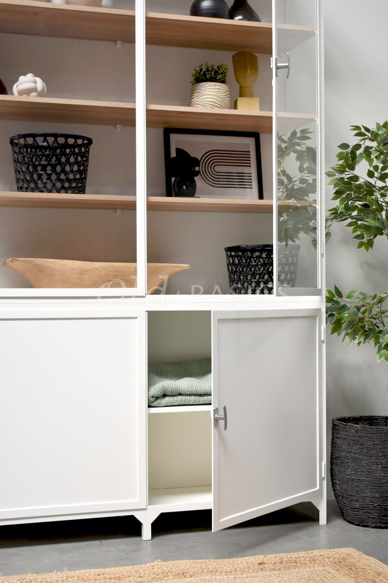 Detail van Apothekerskast Demi  Oak, 2 deuren, RAL9010, wit, materiaal staal